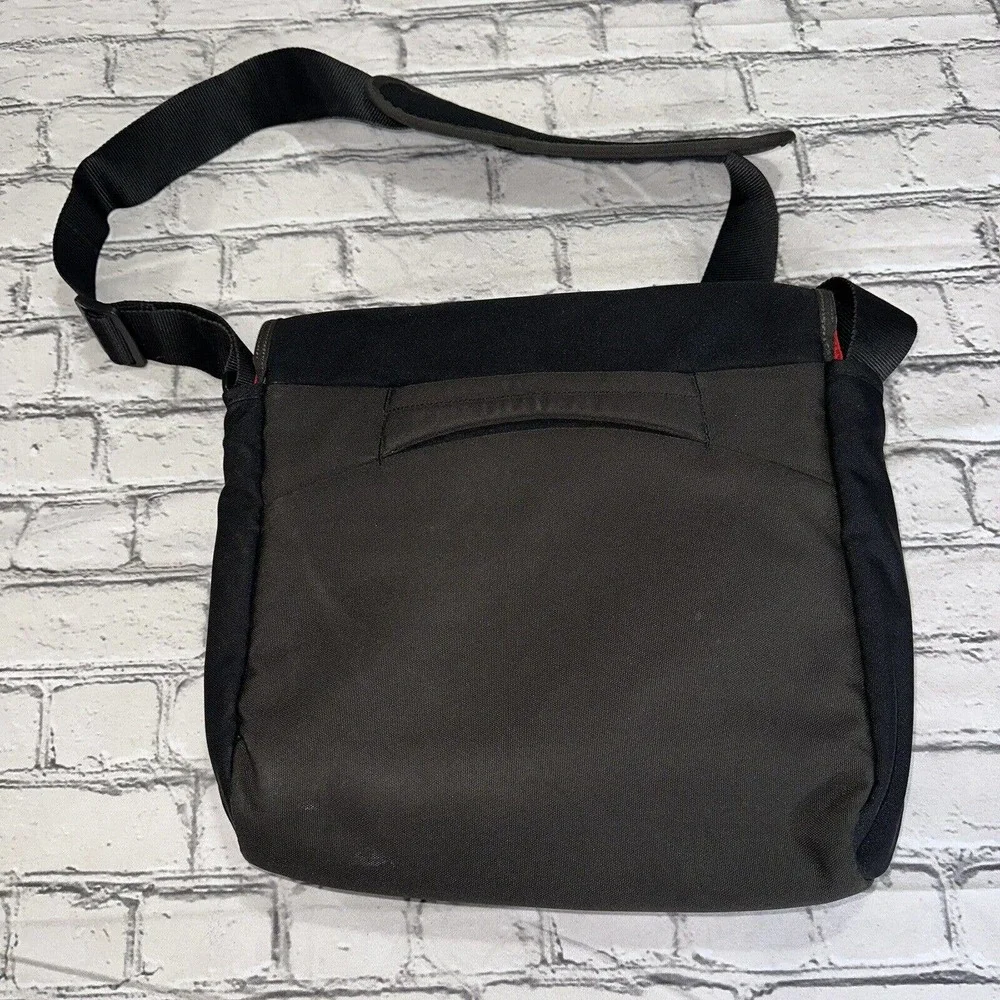 Crumpler The Skivvy Small Laptop Crossbody Messenger Bag Black Red Interior